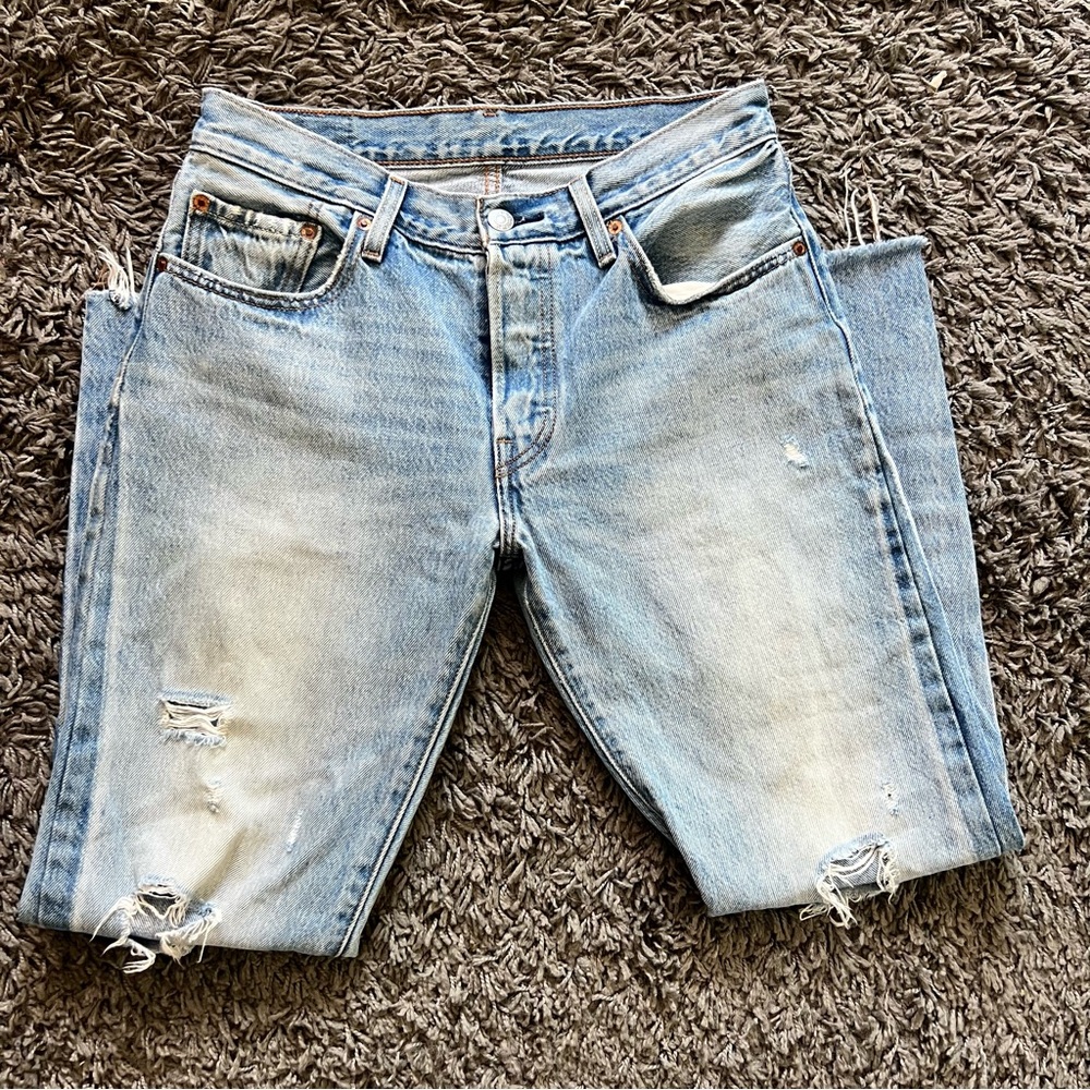Trendy Ripped Light Blue Jeans levis 501